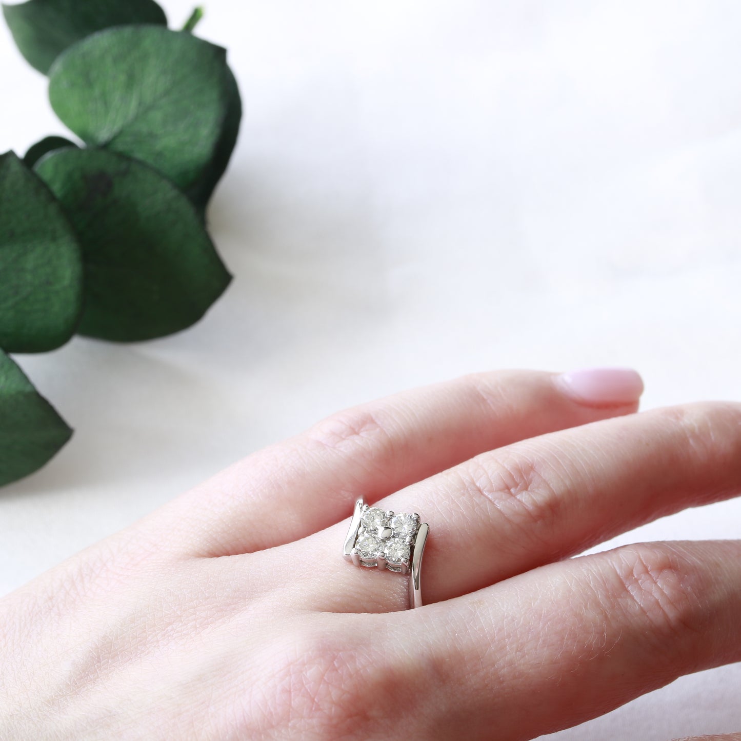 Diamond Four Stone Twist 18ct Gold Ring 1986