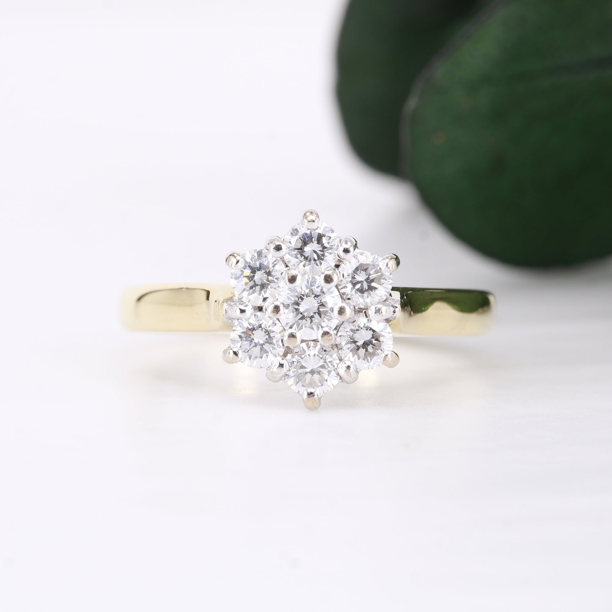 18ct Gold Diamond Flower Cluster Ring Vintage Secondhand Pre-Owned Jewellery Front