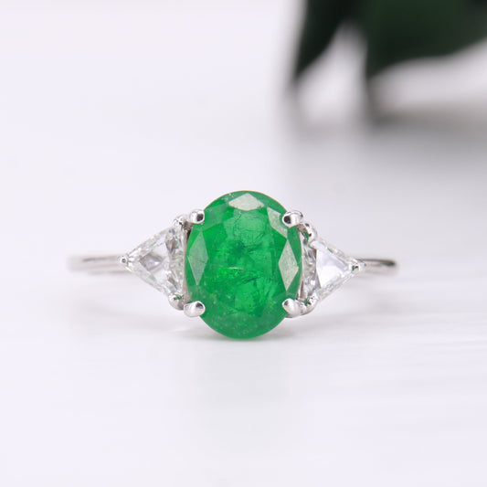 Emerald and Diamond 18ct Gold Ring Trilliant Cut 1.60ct Vintage Secondhand Pre-Owned Jewellery Front