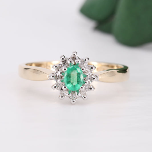 Emerald and Diamond 9ct Gold Halo Ring Vintage Secondhand Pre-Owned Jewellery Front