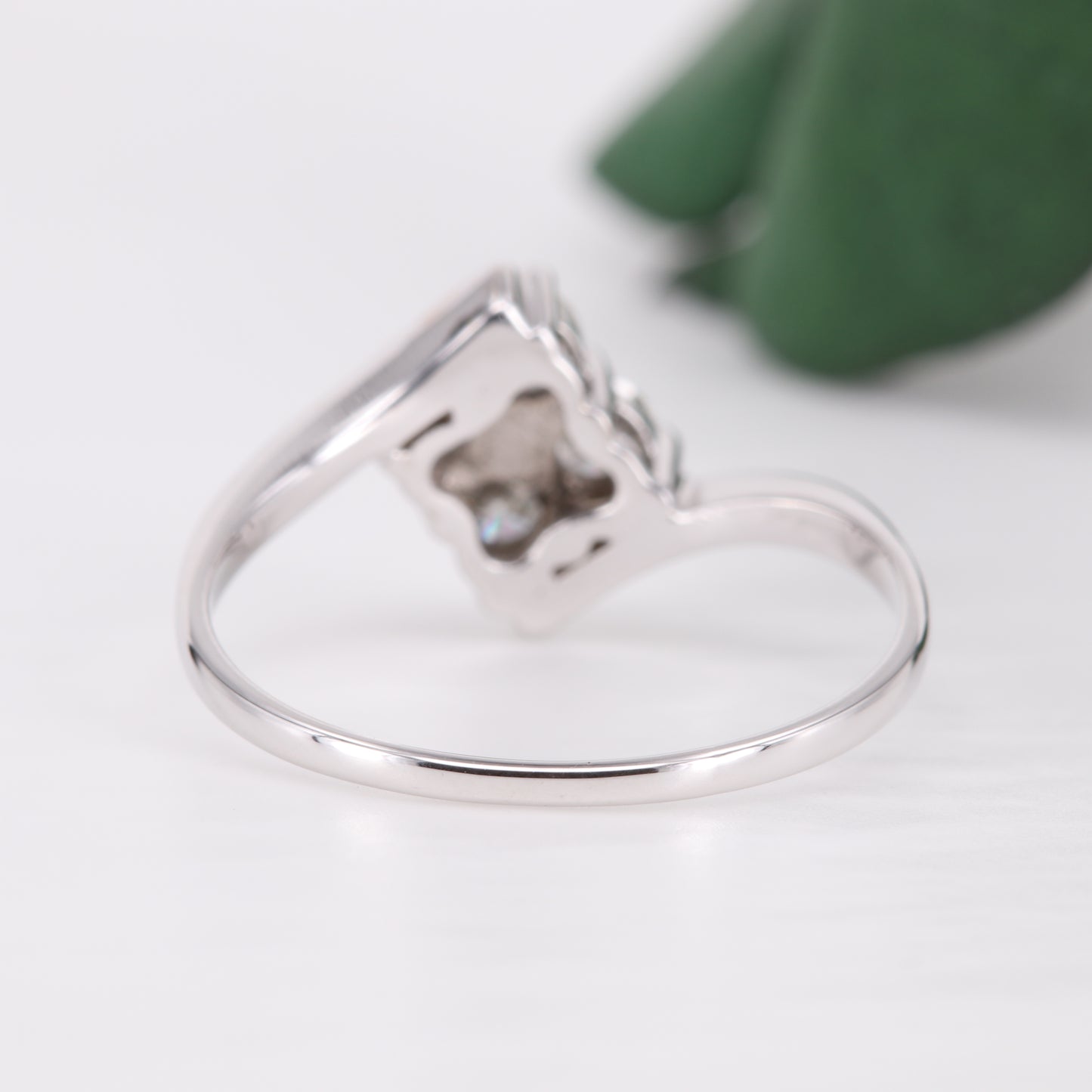 Diamond Four Stone Twist 18ct Gold Ring 1986