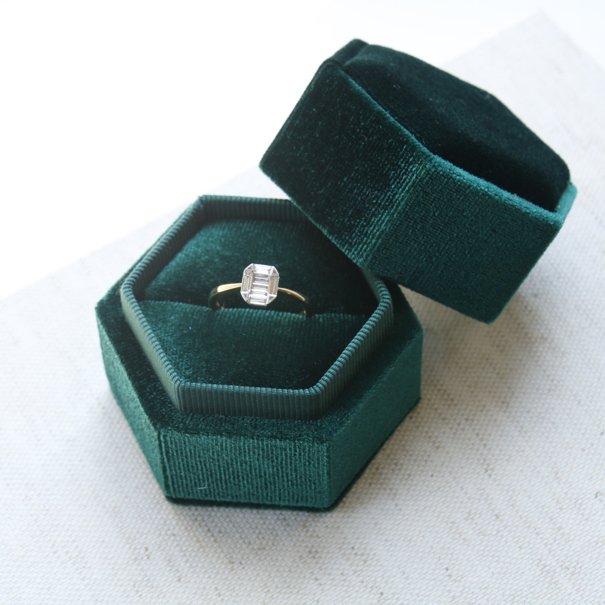 Pre-Owned baguette cut diamond cluster ring, featuring 7 stunning baguette cut diamonds set in a hexagonal shape. Perfect as a vintage inspired engagement ring.