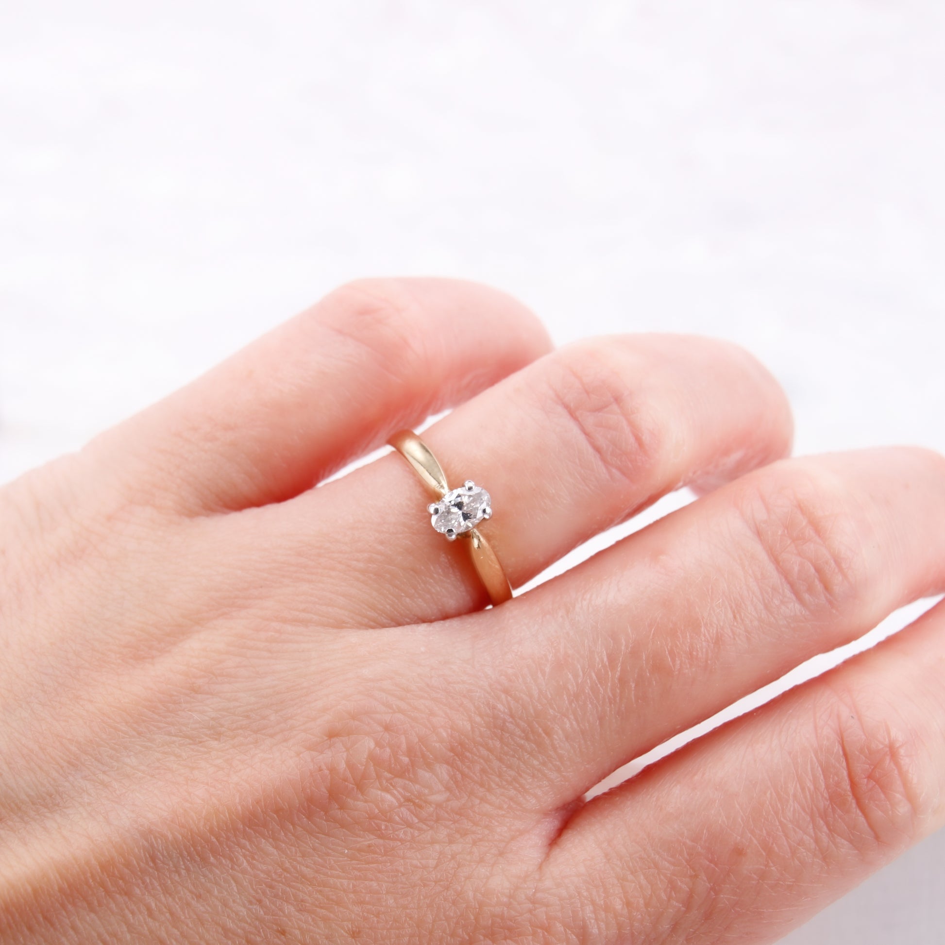 Preowned Oval Cut Solitaire Diamond Engagement Ring 18ct Yellow Gold. 
