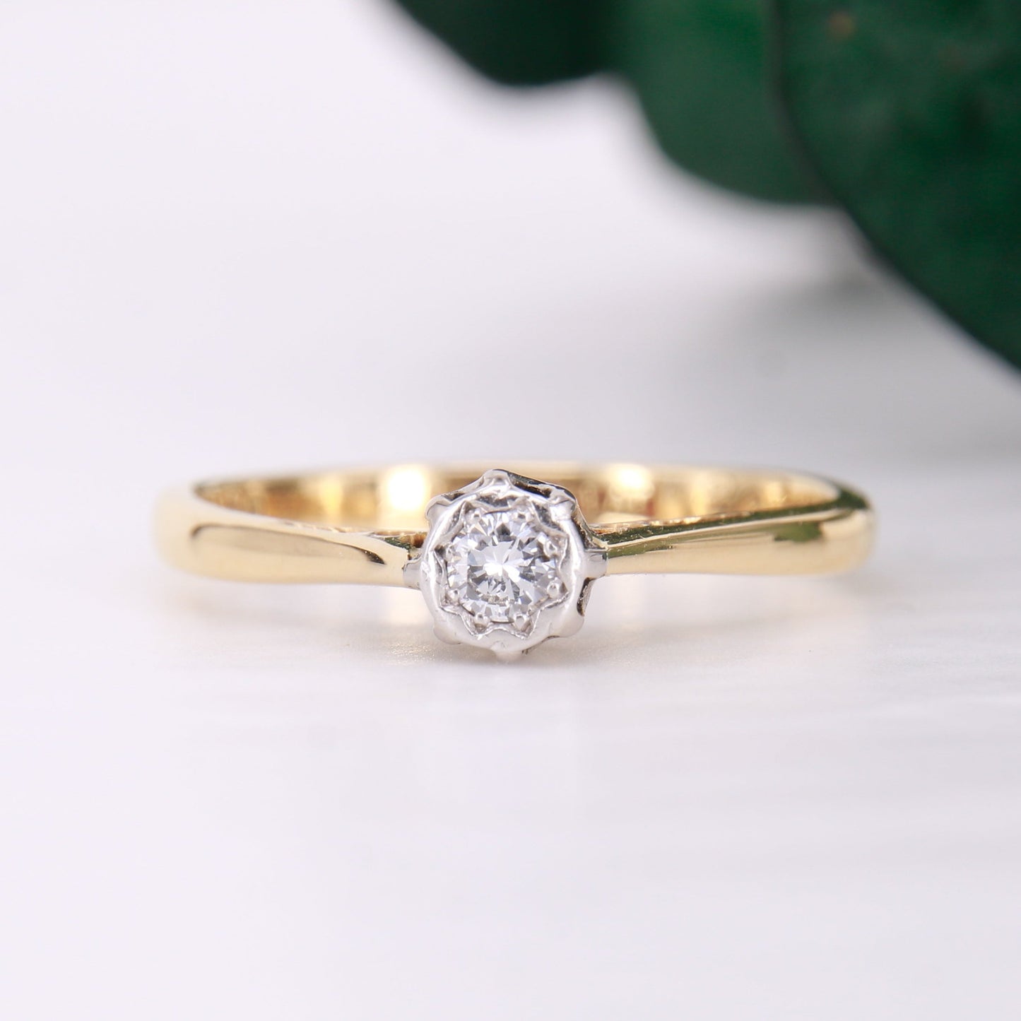 Vintage preowned 18ct Gold & Platinum Diamond Ring, Vintage Solitaire Engagement Ring. Round Brilliant cut diamond ring yellow gold