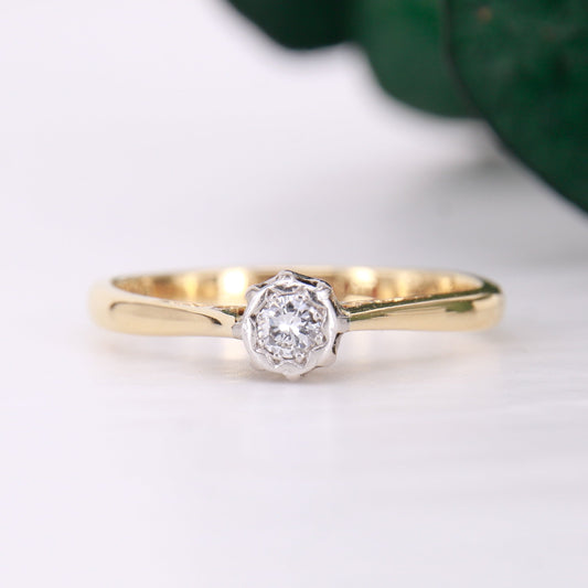 Vintage preowned 18ct Gold & Platinum Diamond Ring, Vintage Solitaire Engagement Ring. Round Brilliant cut diamond ring yellow gold