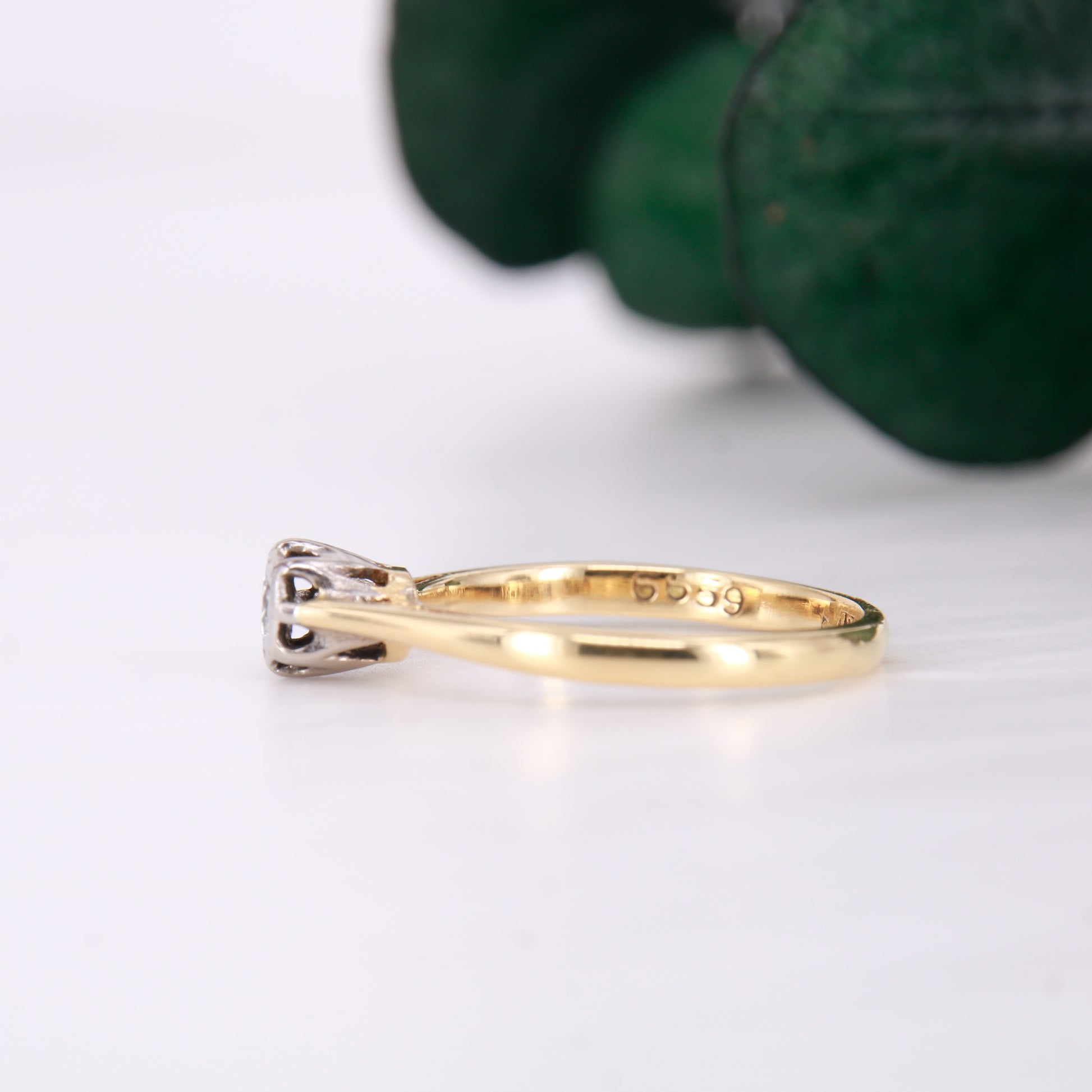Vintage preowned 18ct Gold & Platinum Diamond Ring, Vintage Solitaire Engagement Ring. Round Brilliant cut diamond ring yellow gold