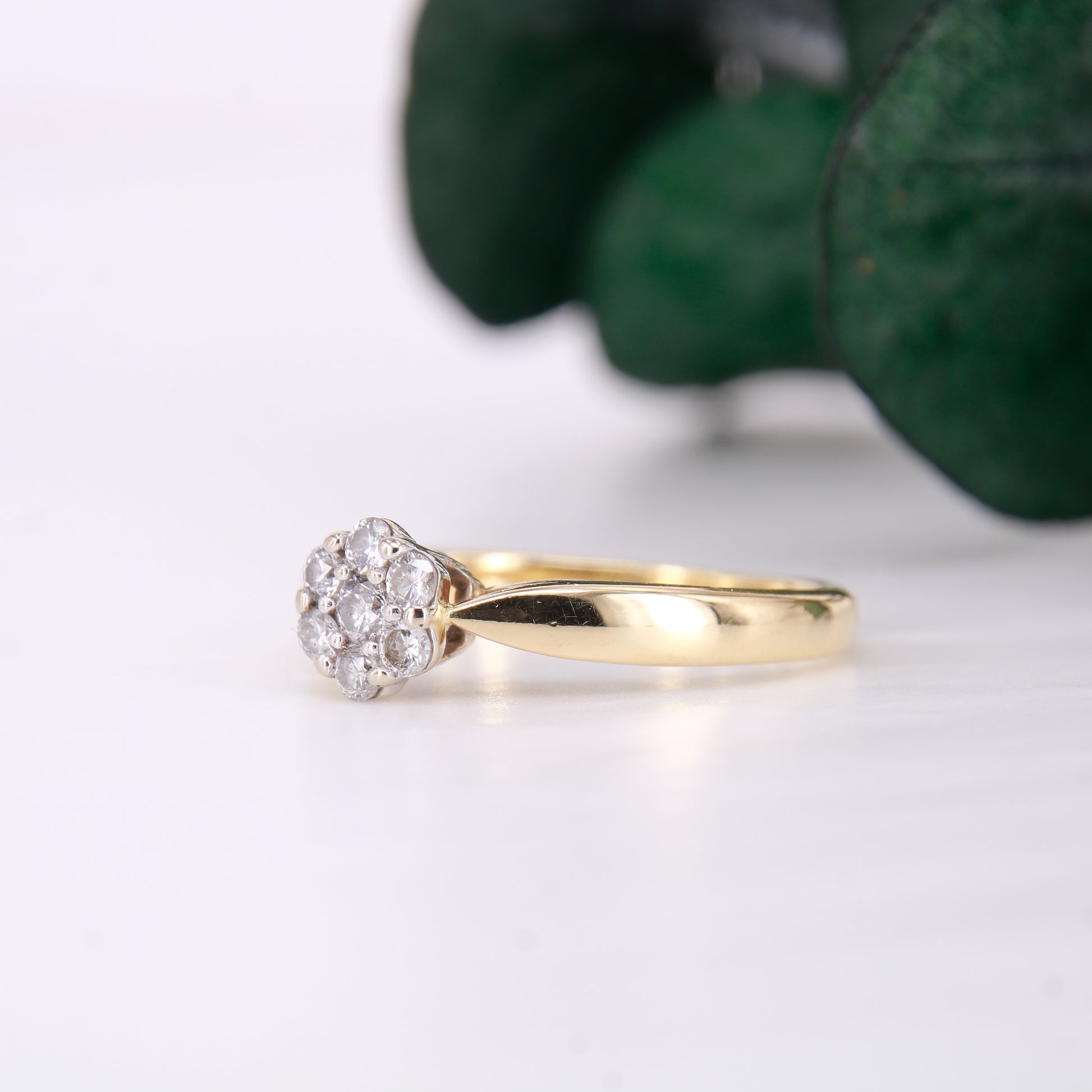 Vintage Secondhand Daisy Diamond Ring. Preowned diamond flower ring in 18ct yellow gold.