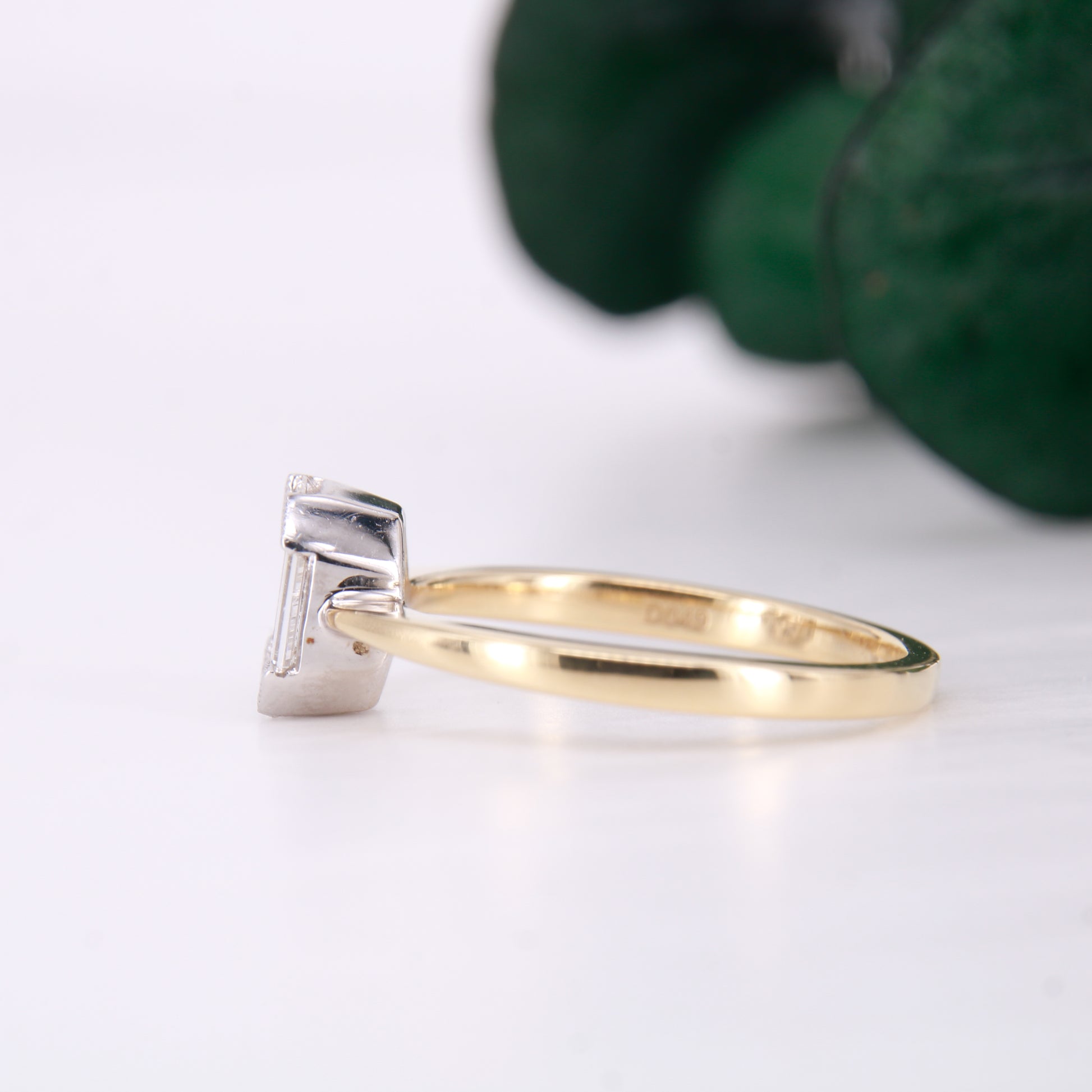 Pre-Owned baguette cut diamond cluster ring, featuring 7 stunning baguette cut diamonds set in a hexagonal shape. Perfect as a vintage inspired engagement ring.