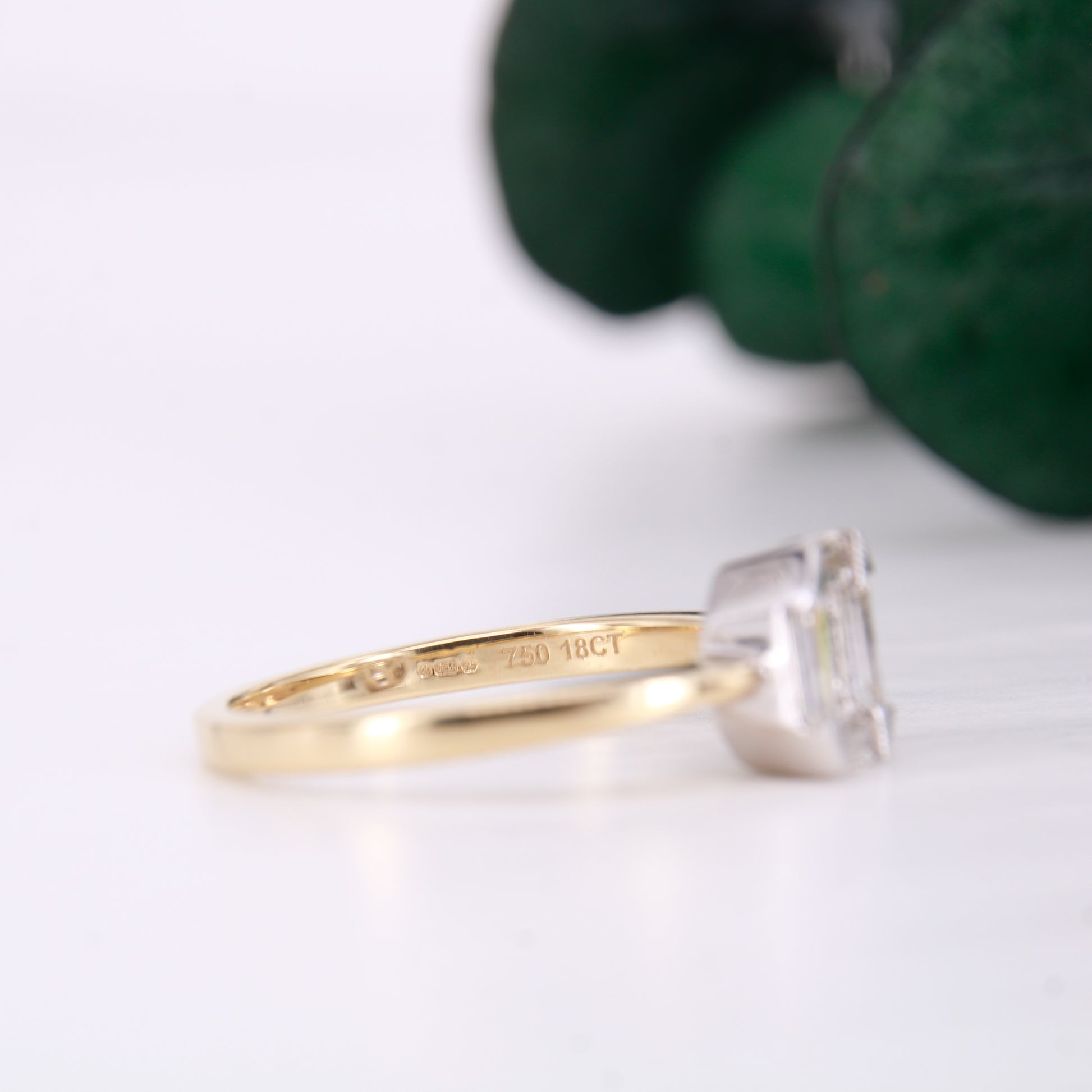 Pre-Owned baguette cut diamond cluster ring, featuring 7 stunning baguette cut diamonds set in a hexagonal shape. Perfect as a vintage inspired engagement ring.
