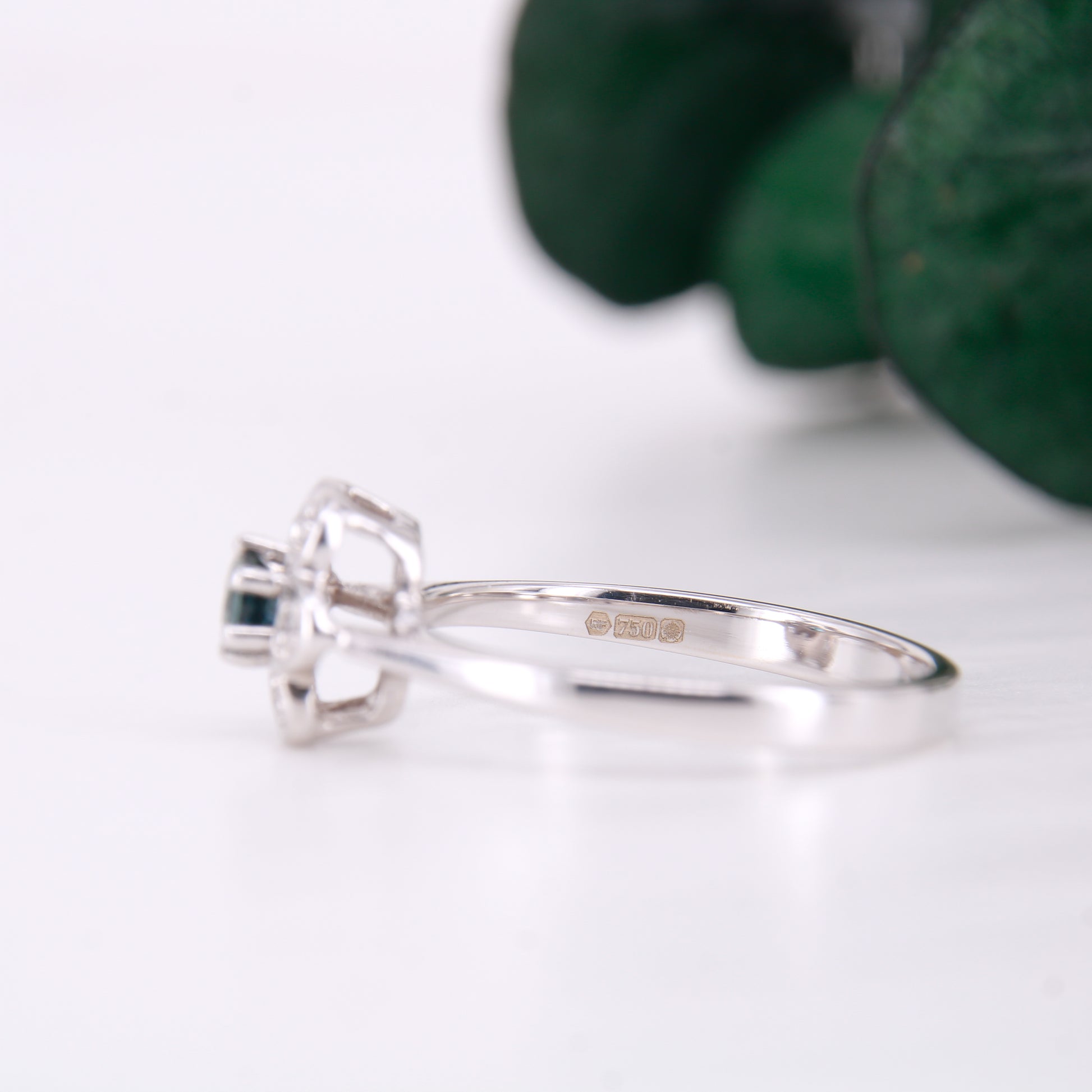 Antique 18ct White Gold Sapphire & Diamond Gold Ring, Vintage Flower Sapphire and Diamond Engagement Ring.
