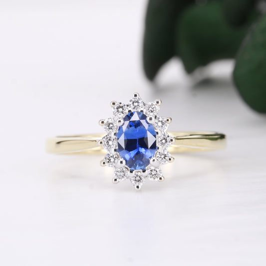 Sapphire and Diamond Halo 18ct Gold Ring Vintage Secondhand Pre-Owned Jewellery Fronta