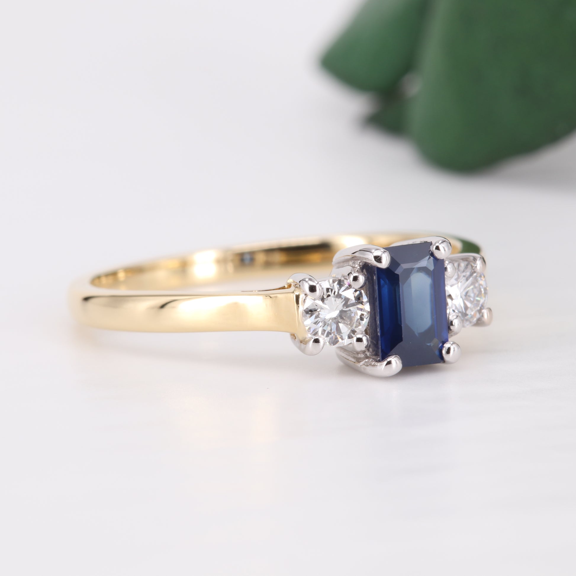 Sapphire and Diamond Trilogy 18ct Gold Ring Vintage Secondhand Pre-Owned Jewellery Side 2