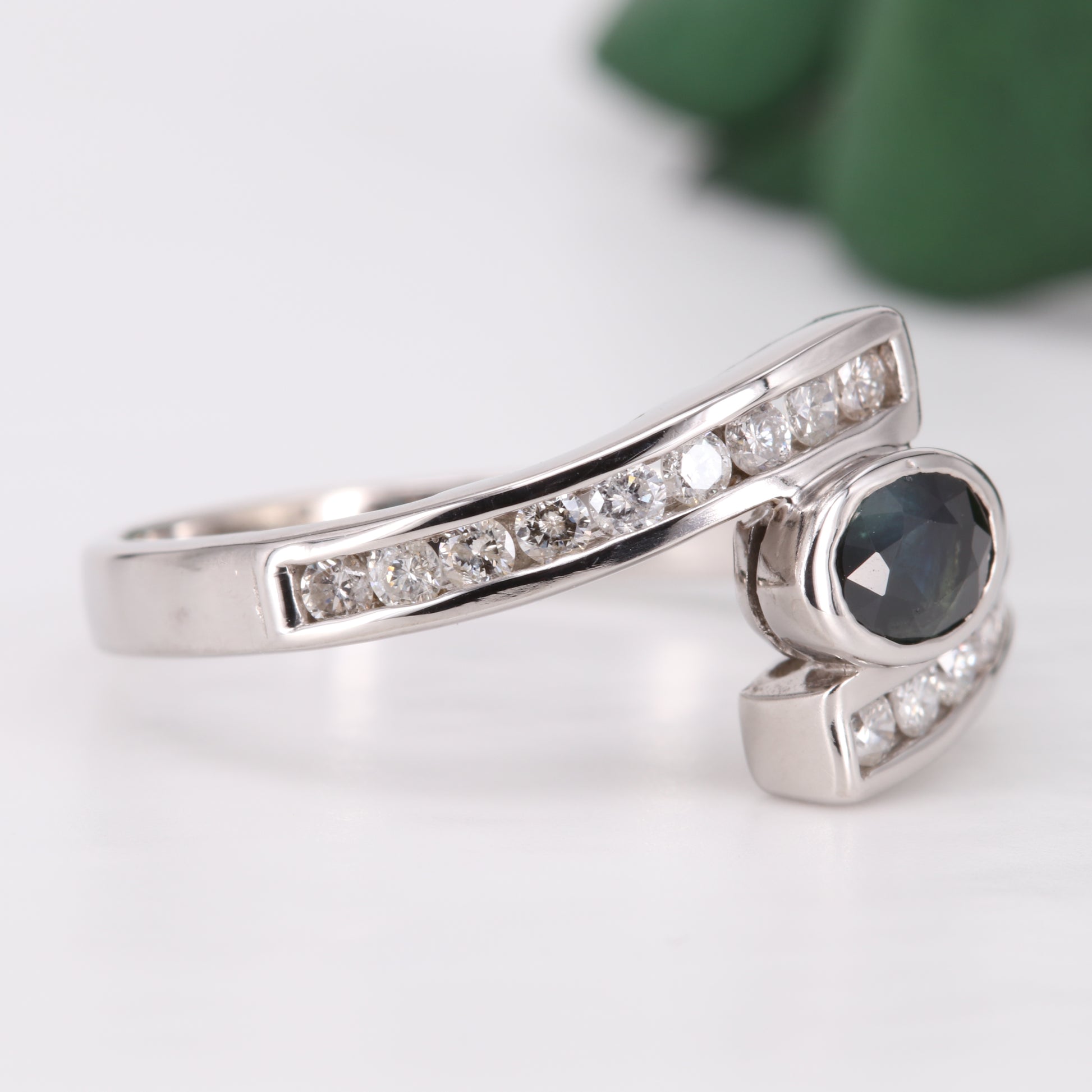 Sapphire and Diamond Twist 18ct White Gold Vintage Secondhand Pre-Owned Jewellery Side 2