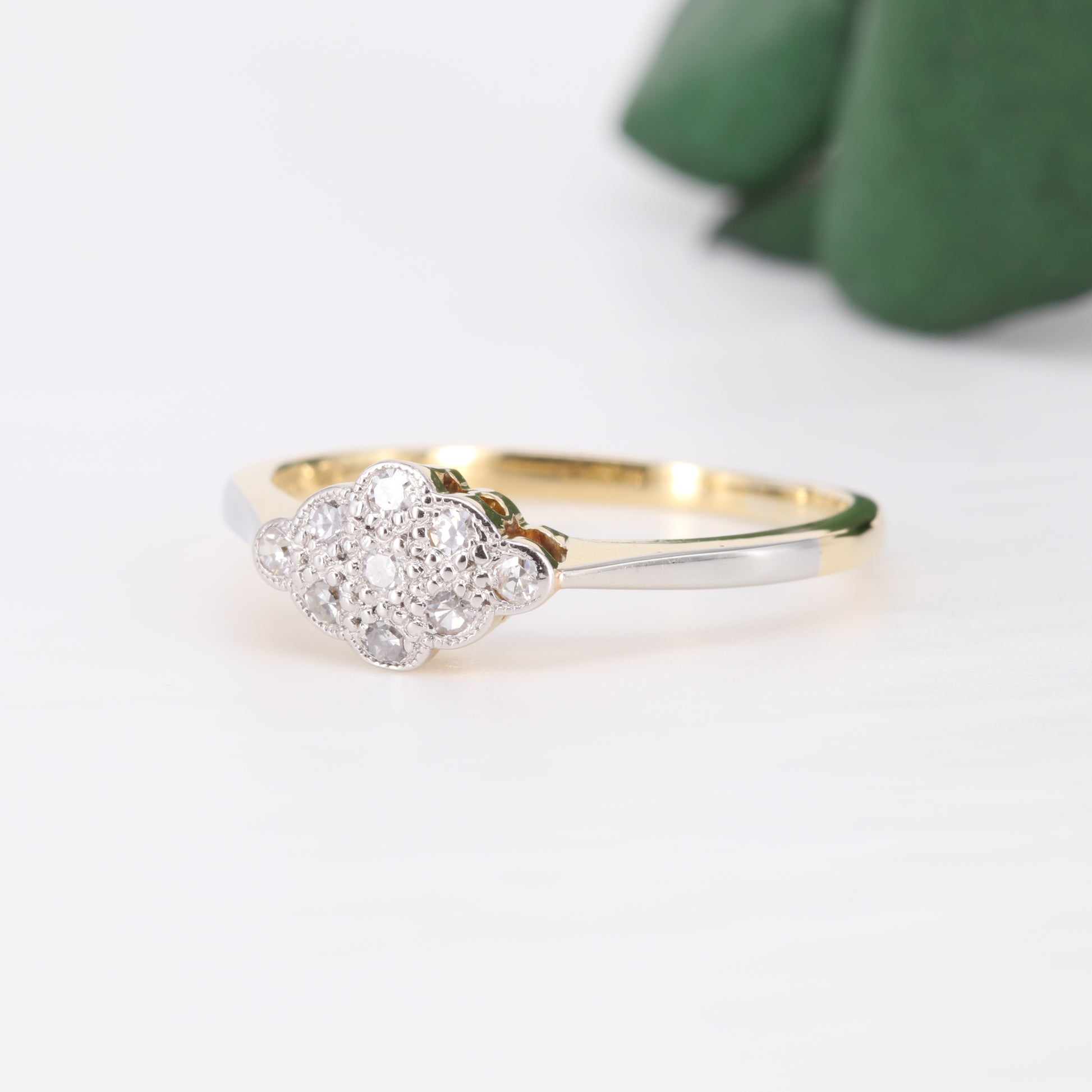 Vintage Diamond Cluster 18ct Gold Ring Vintage Secondhand Pre-Owned Jewellery Side 1
