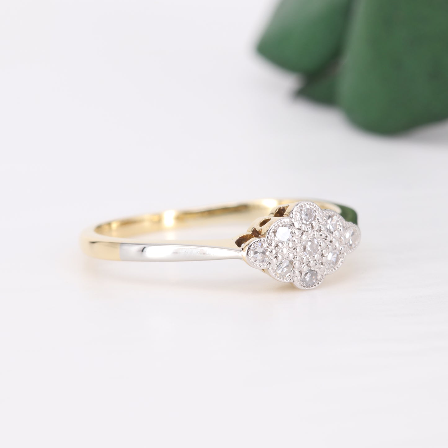 Vintage Diamond Cluster 18ct Gold Ring Vintage Secondhand Pre-Owned Jewellery Side 2