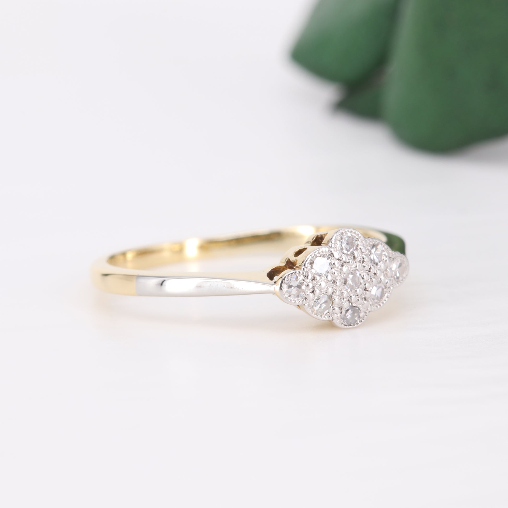 Vintage Diamond Cluster 18ct Gold Ring Vintage Secondhand Pre-Owned Jewellery Side 2